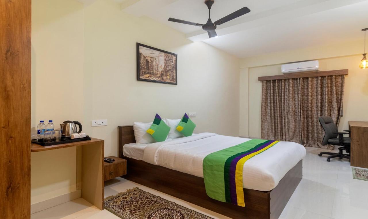 Treebo Navya The Park Hotell Hyderabad Exteriör bild